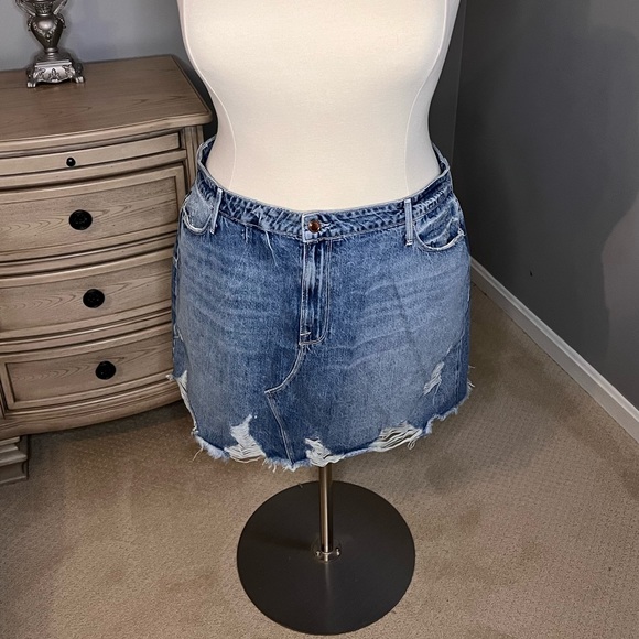 Good American The Bombshell Ripped Denim Skirt size 18 - Picture 1 of 3